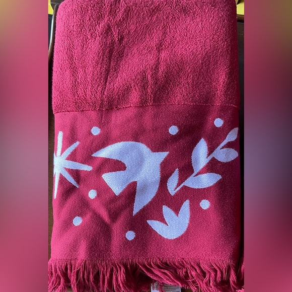 NWT - Very Elegant Set of 2 Holiday Bath Towels - Picture 2 of 5